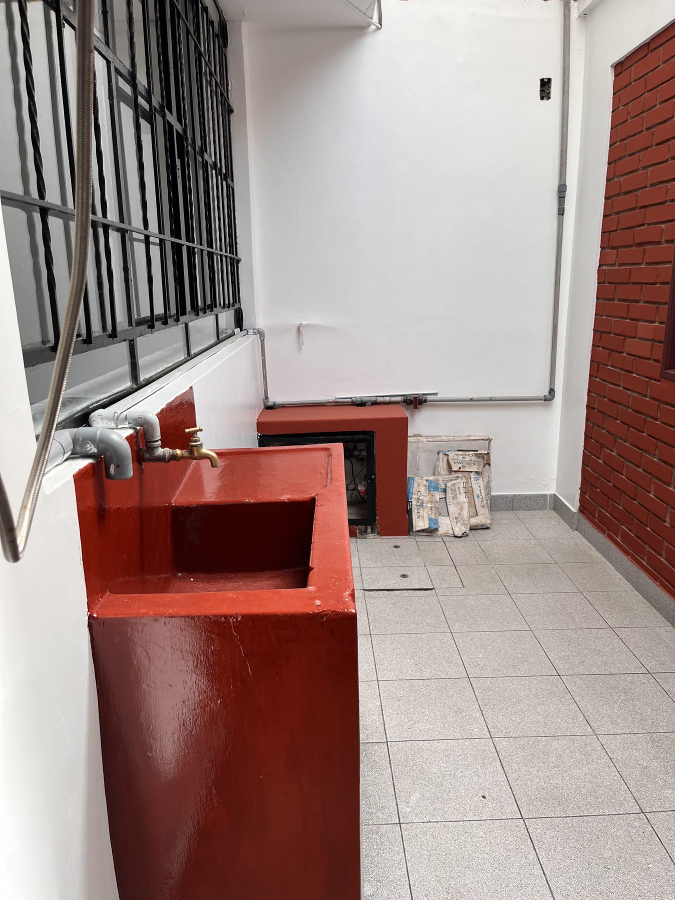 Patio de servicio con lavadero
