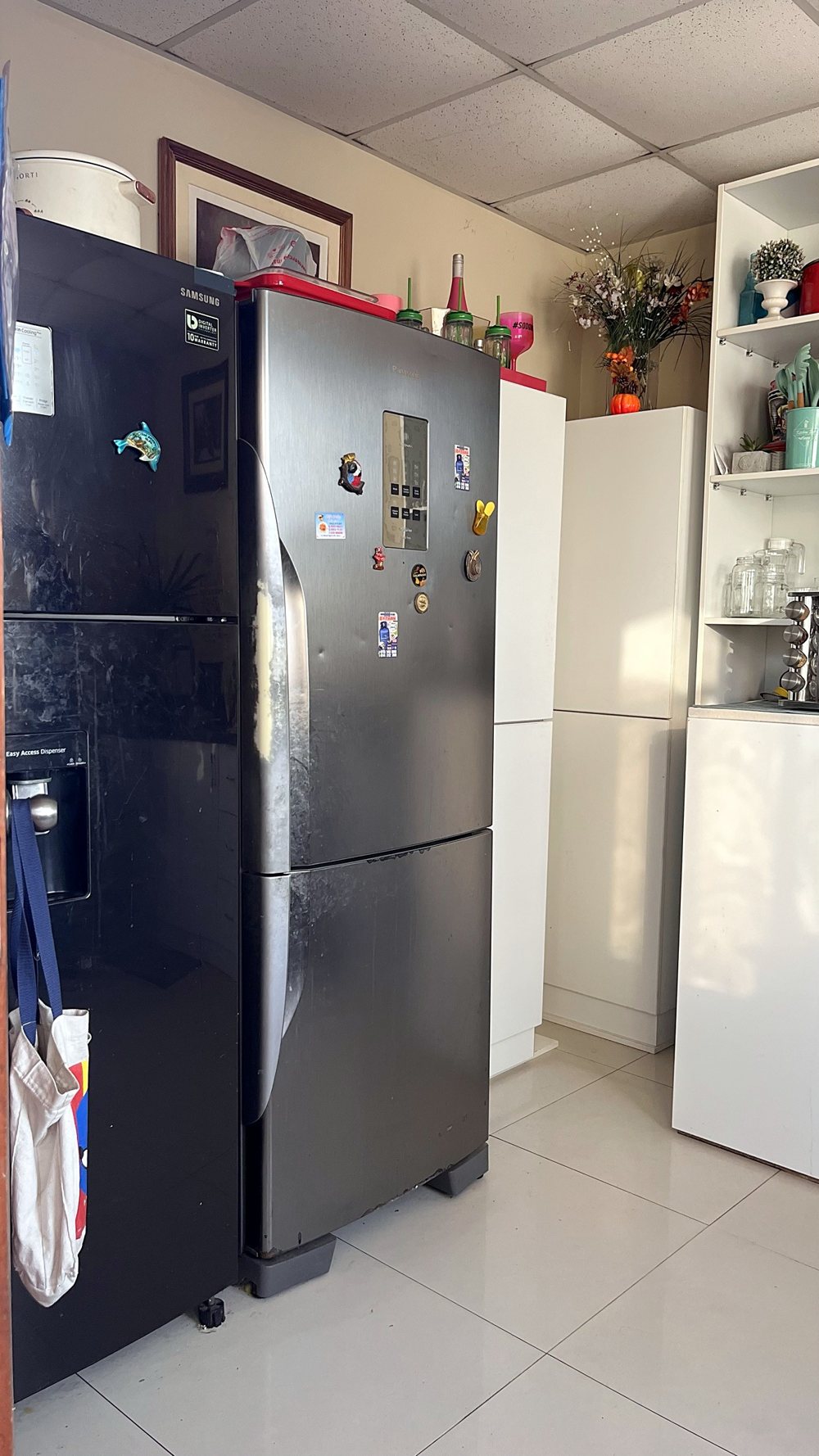Refrigeradoras y muebles de la cocina