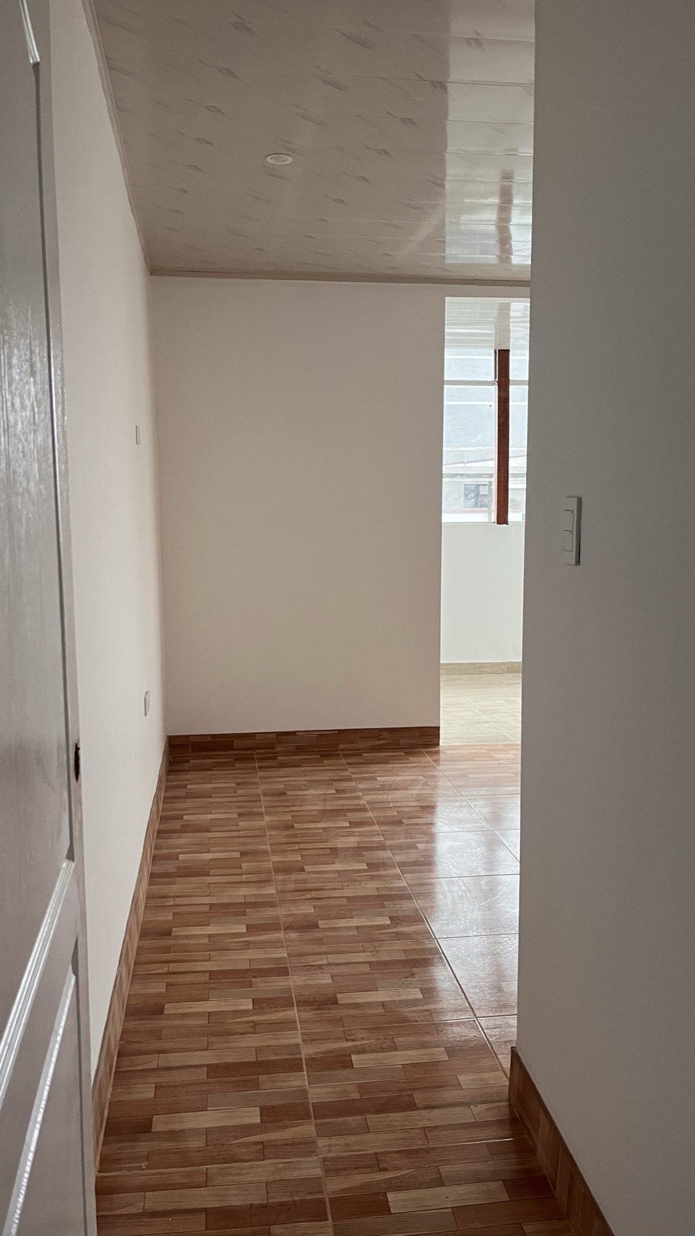 Zona de closets y paso hacia la terraza