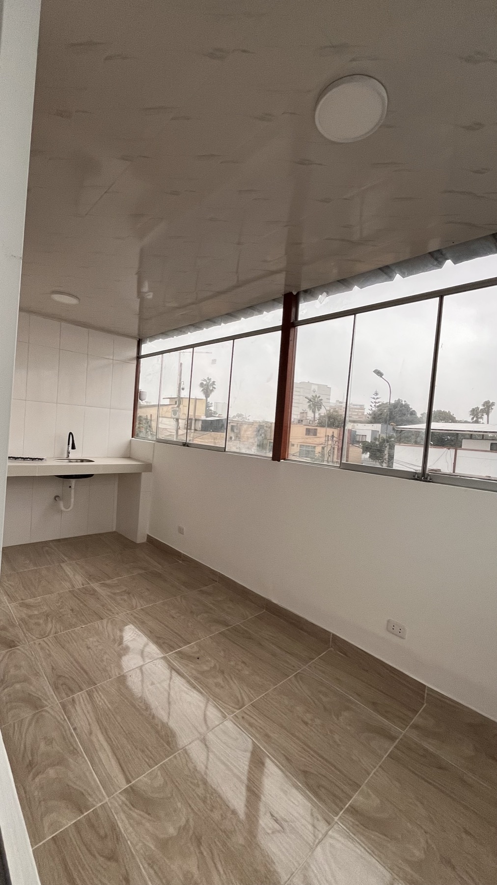 Kitchenette con lavadero instalado y punto de cocina