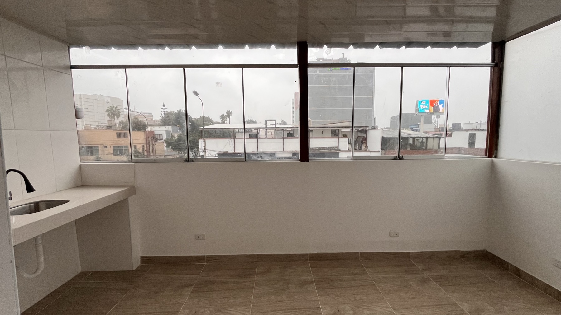 Vista despejada desde el ventanal de la terraza